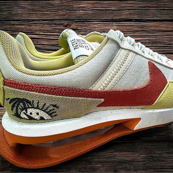 NIKE Air Footwear l Move to Zero l Lt Orewood/Burnt Sunrise l 10.5 l EUC in box